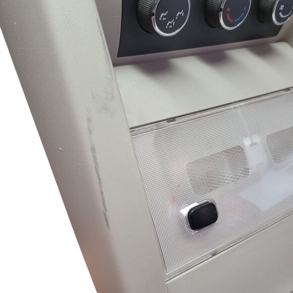 GM Roof Console Air Control Center Dome Light 2007 08 09 10 11 12 13 Tahoe - Picture 4 of 10